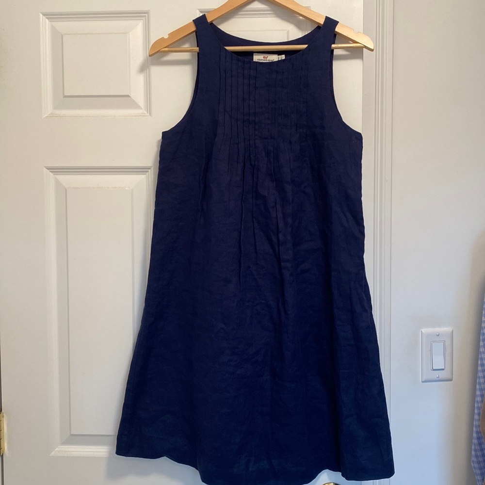 Navy Vineyard Vines size 6, A line, linen dress.